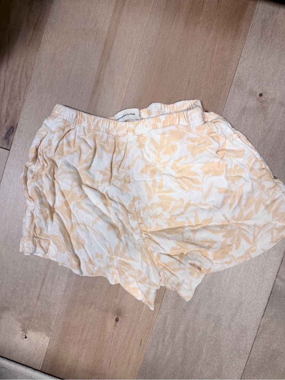 Abercrombie and fitch Women’s Floral Print Elastic Waist Shorts - Cream & Peach